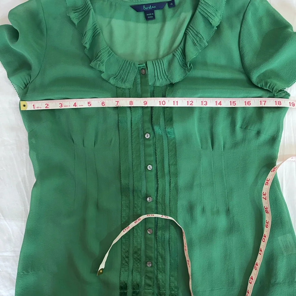 Boden Green Ruffled 100% Silk Blouse Short Sleeve semi Fitted Women’s 12 - Picture 11 of 11